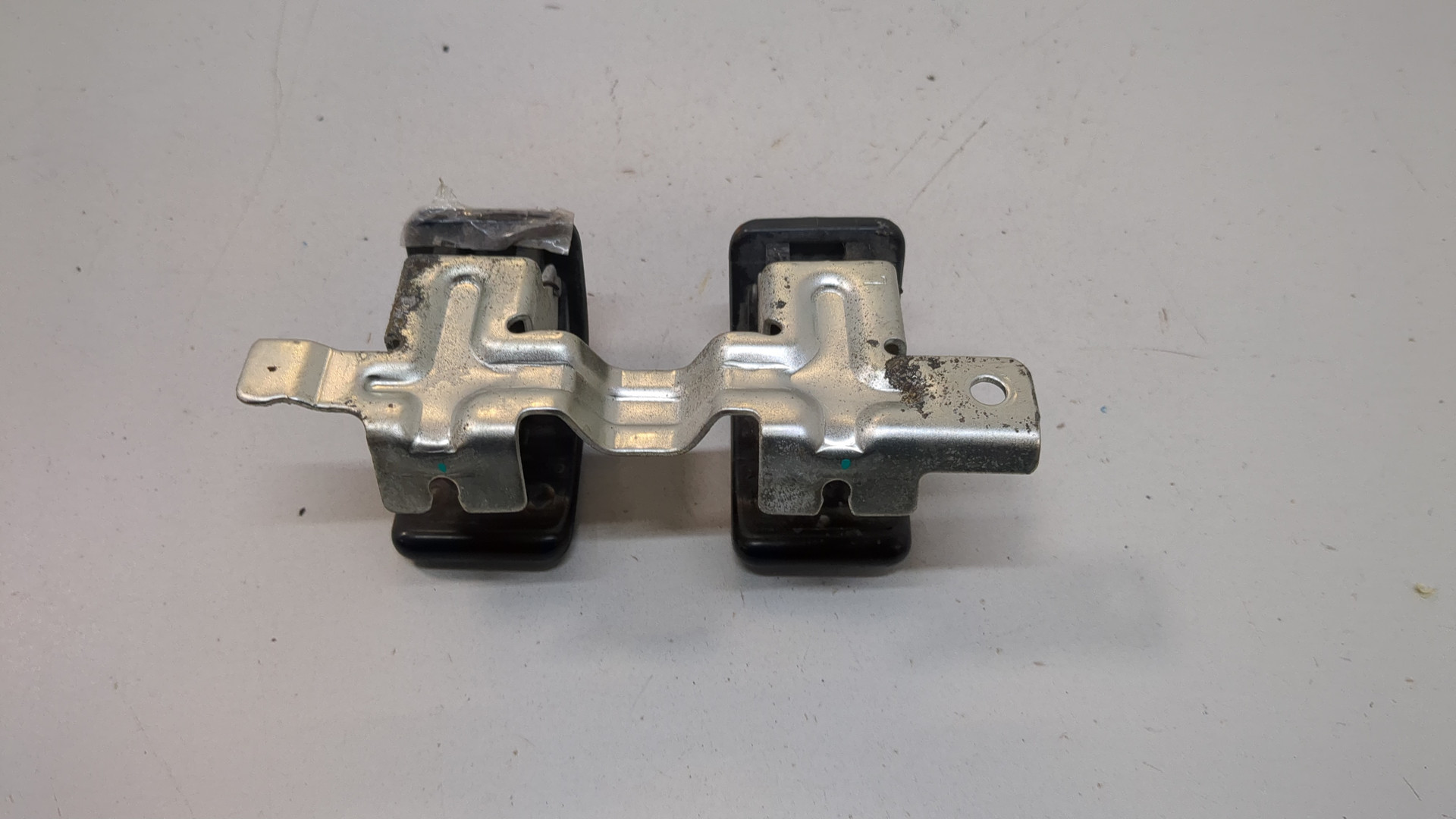 Ручка открывания капота