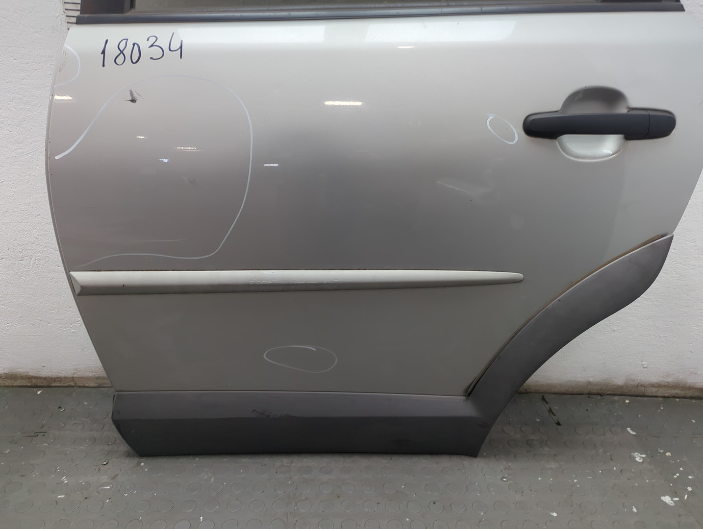 Дверь задняя левая