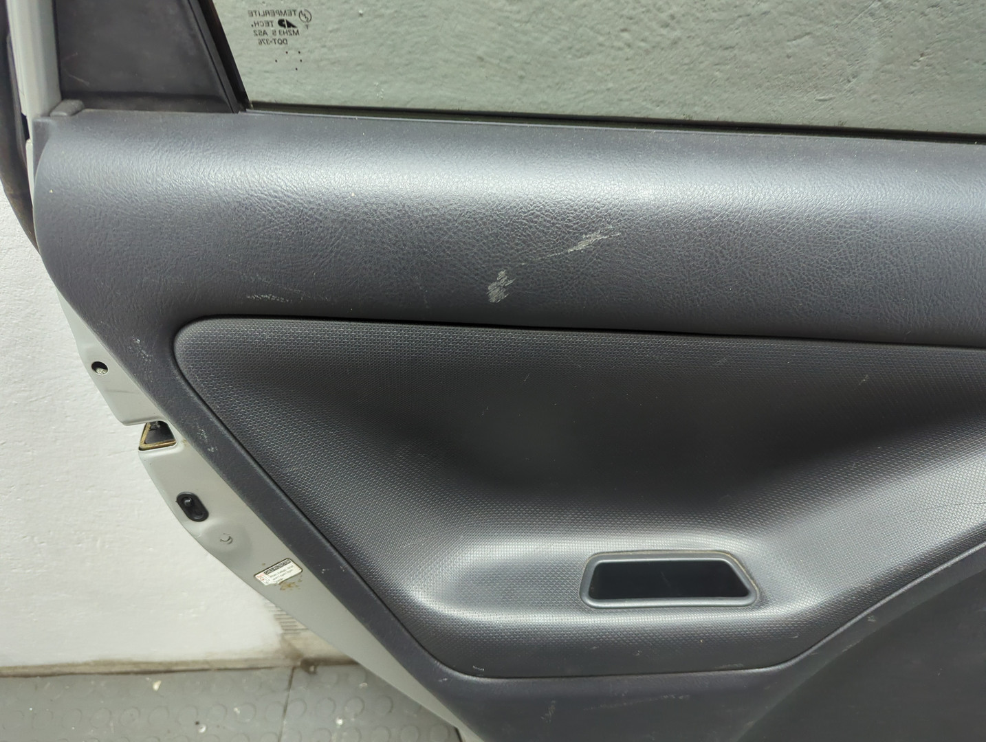 Дверь задняя левая