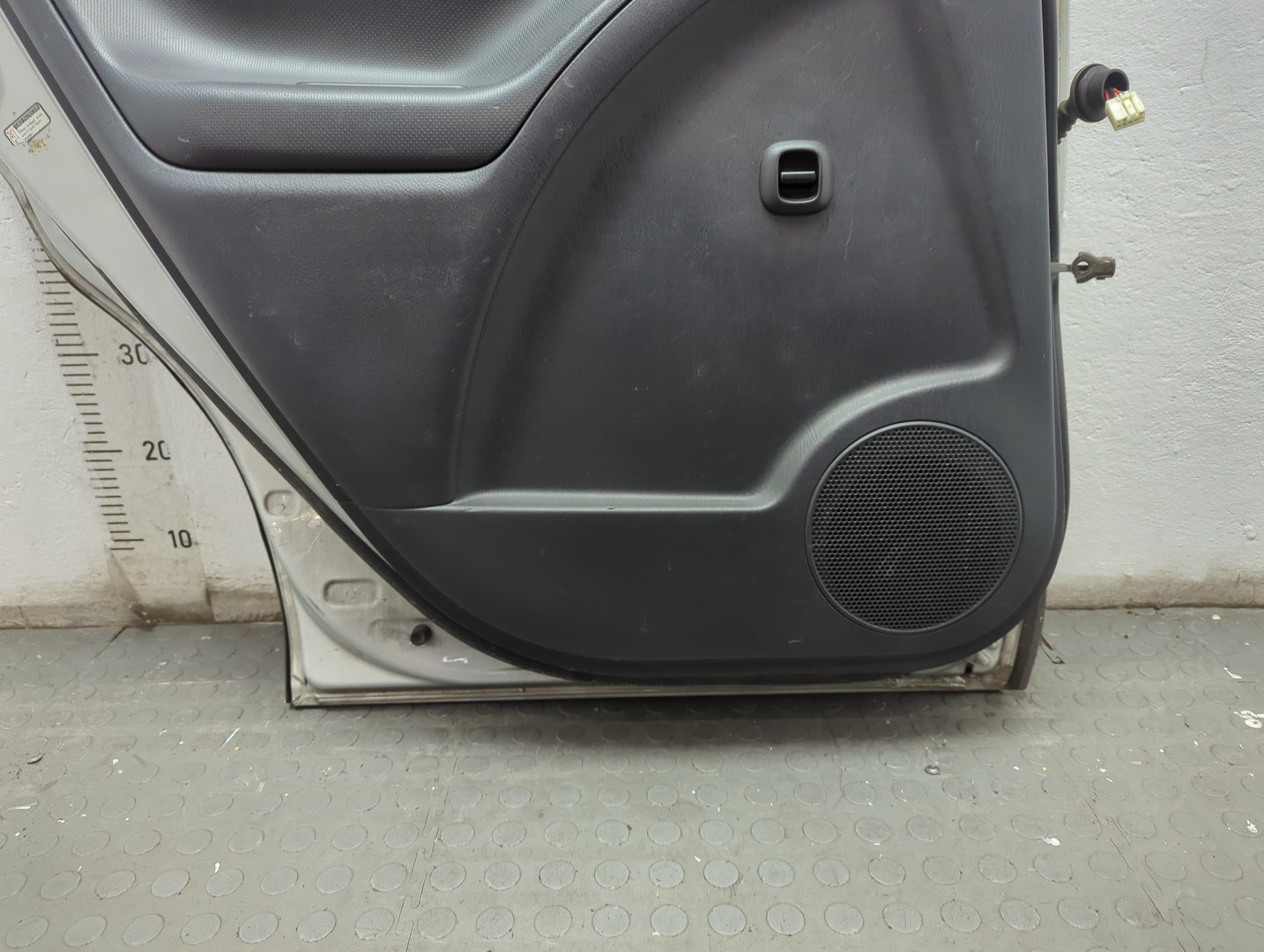 Дверь задняя левая