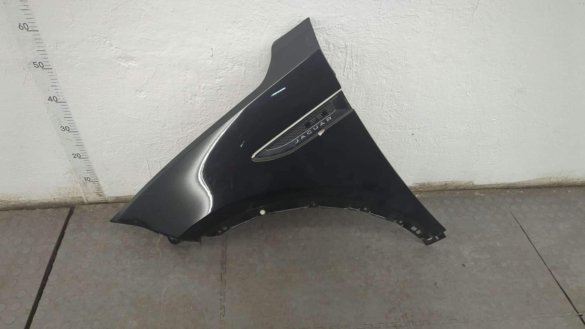 Крыло переднее левое