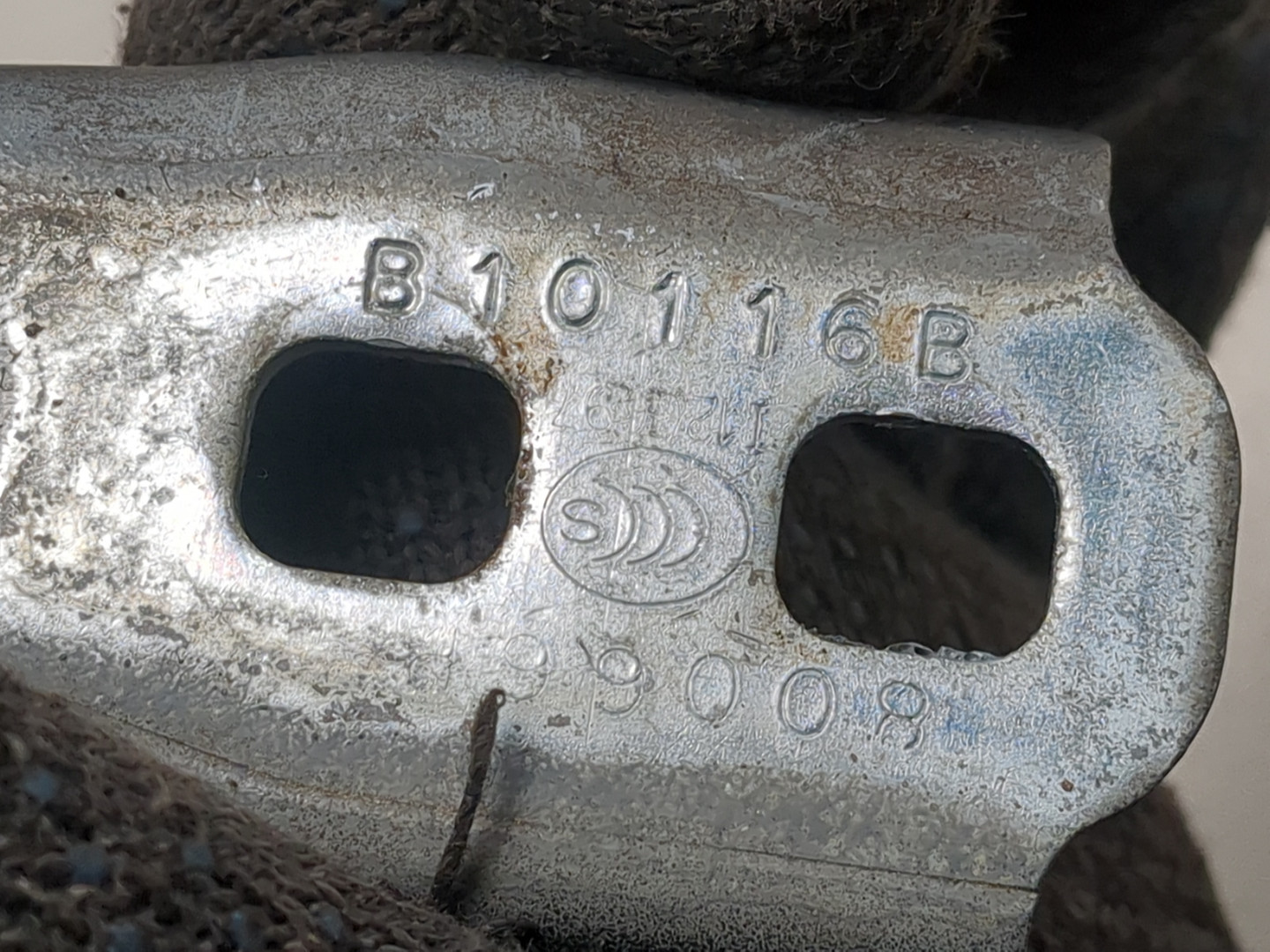 Петля двери