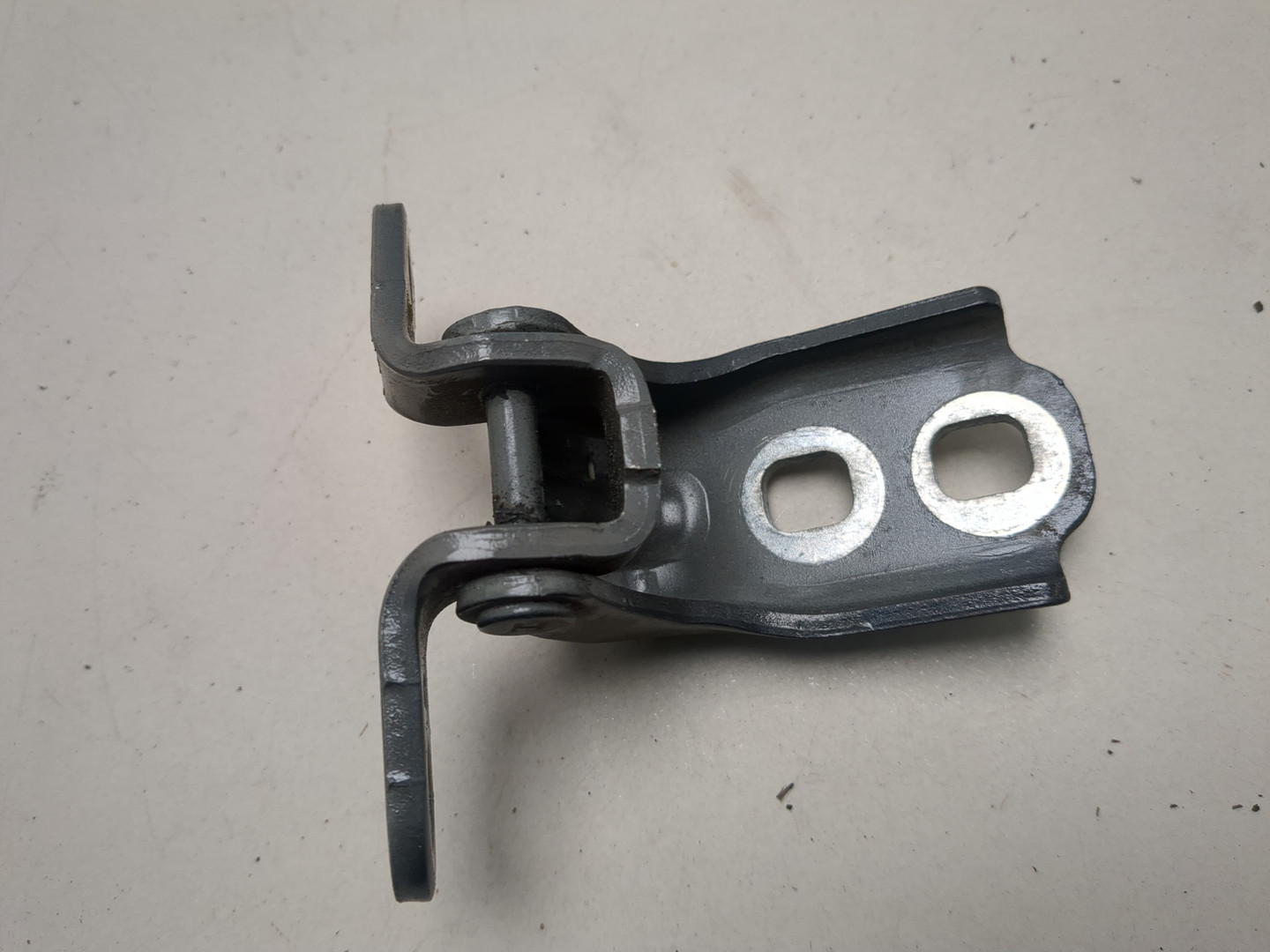 Петля двери