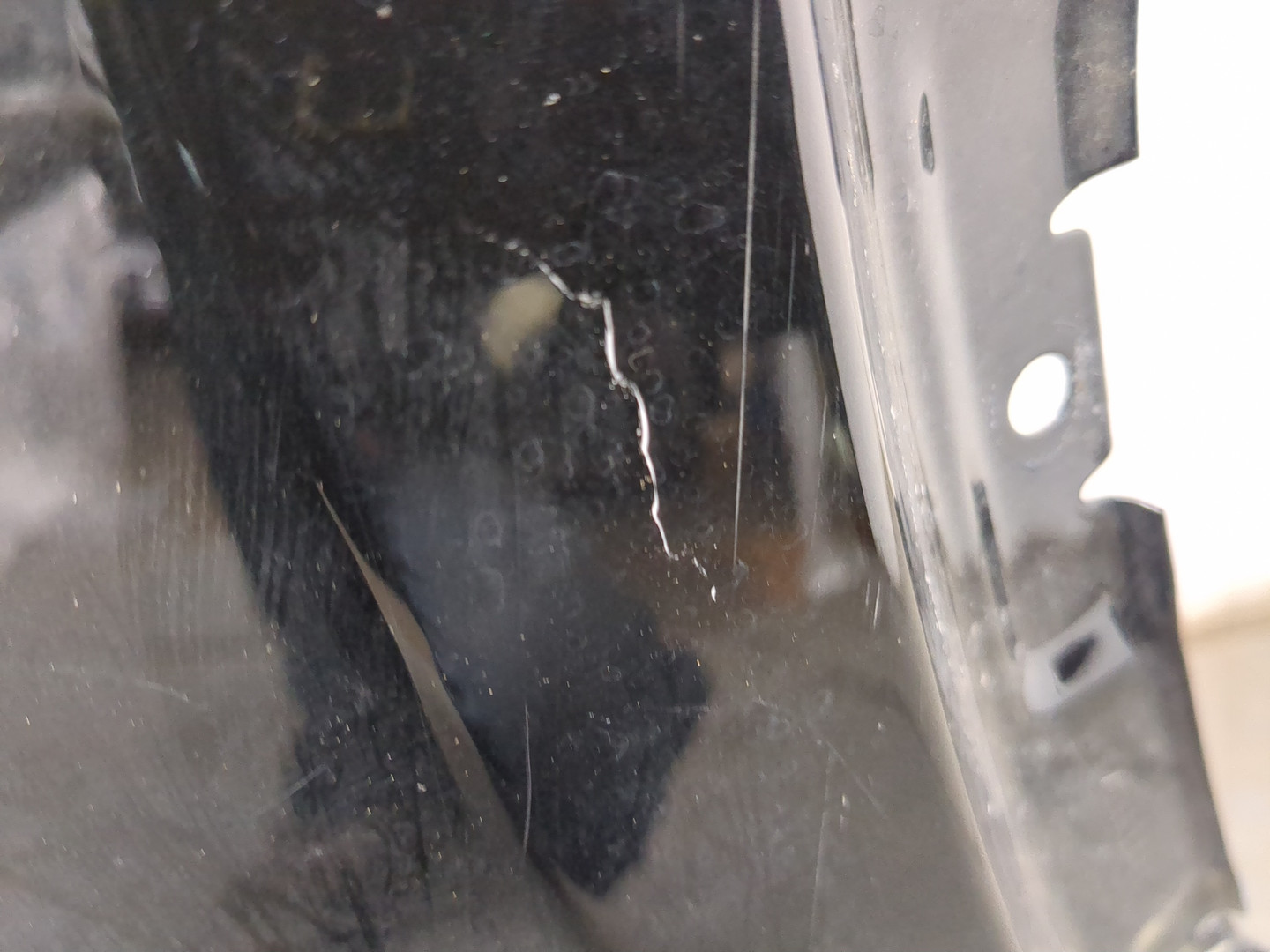 Крыло переднее правое