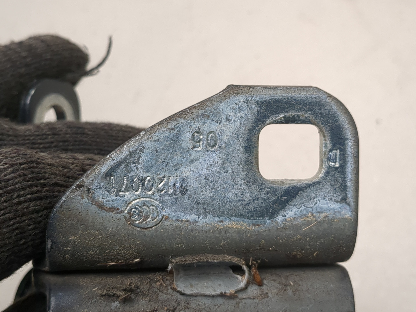 Петля двери