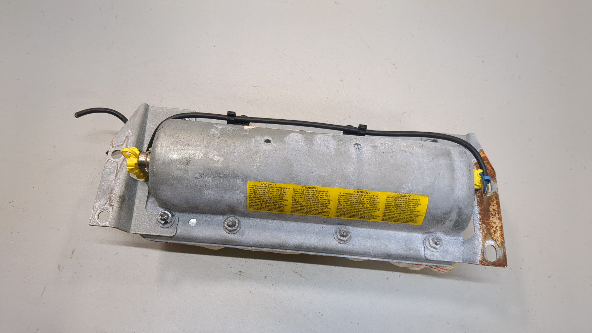 Подушка безопасности пассажирская (в торпедо)