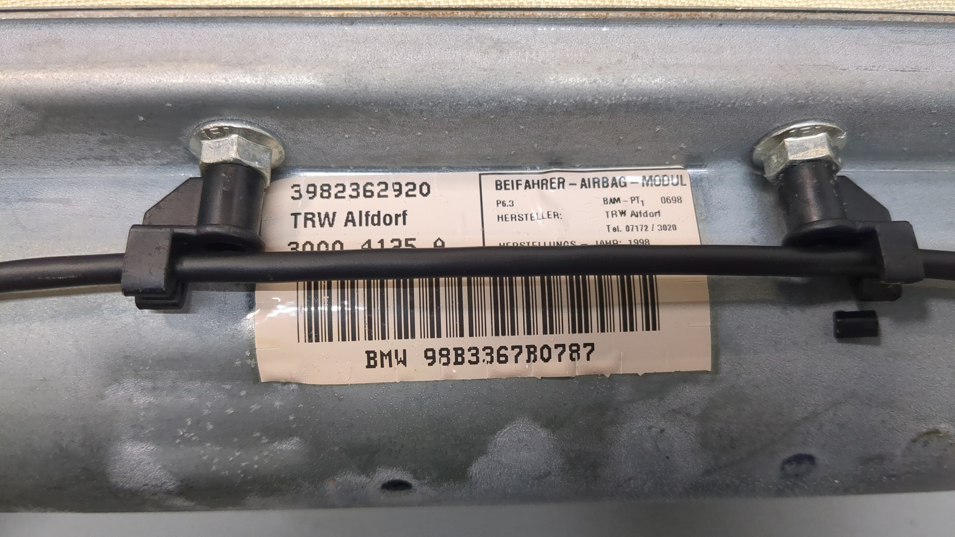 Подушка безопасности пассажирская (в торпедо)