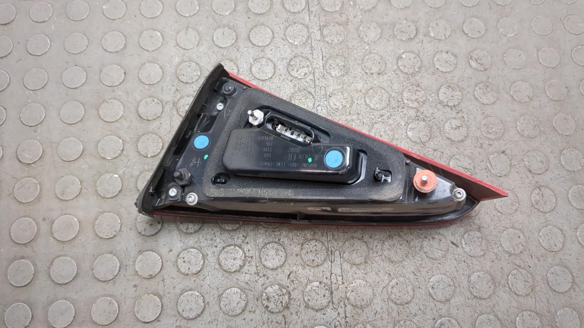 Фонарь задний внутренний левый