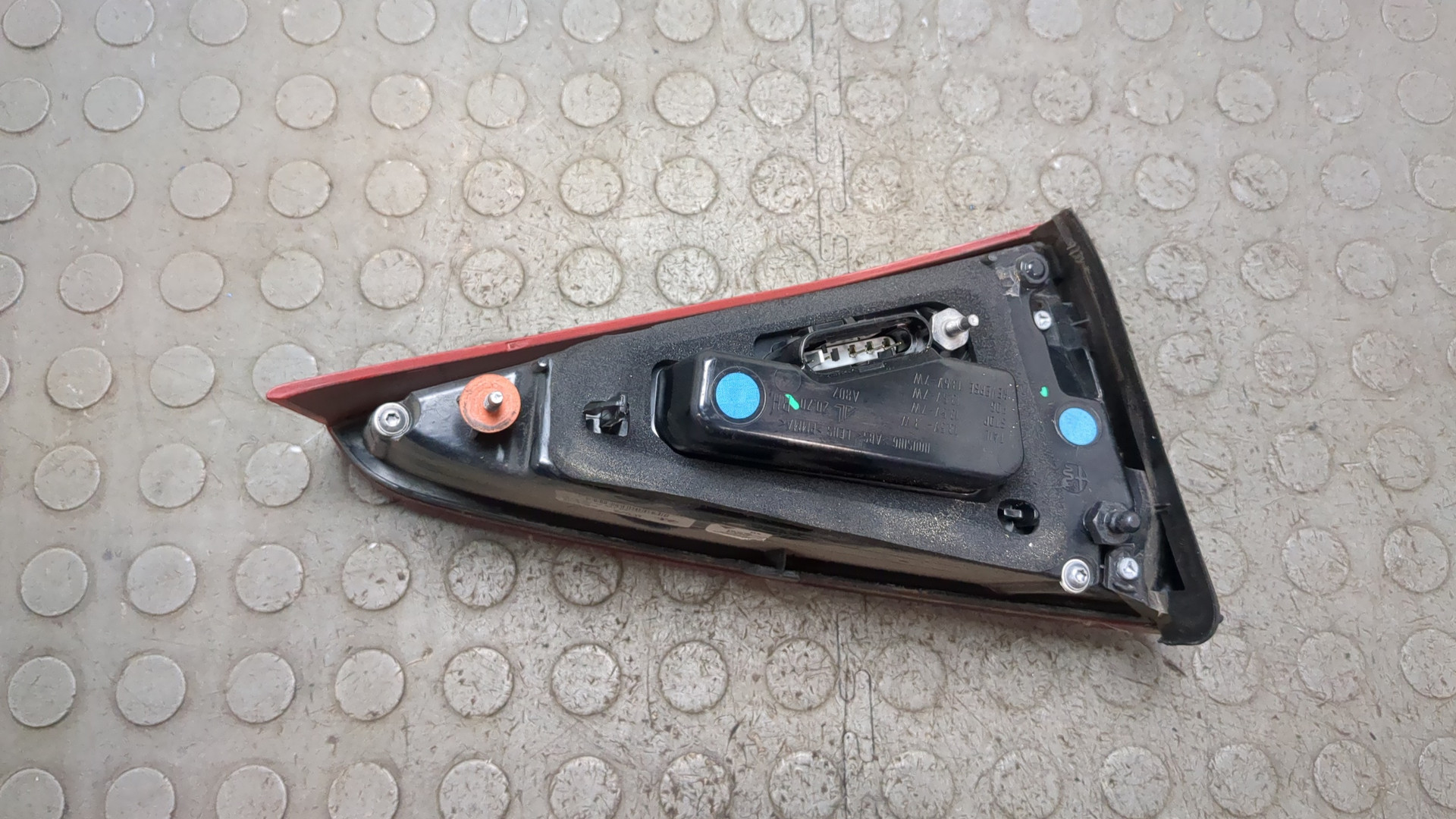 Фонарь задний внутренний правый