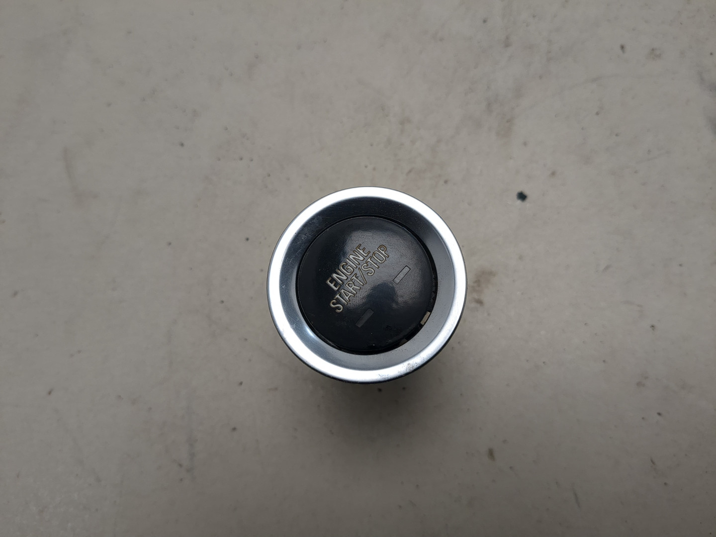 Кнопка запуска двигателя