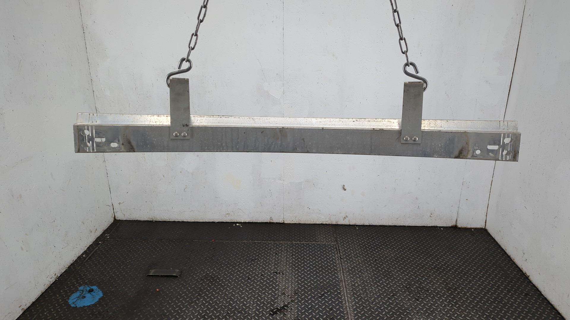 Усилитель заднего бампера