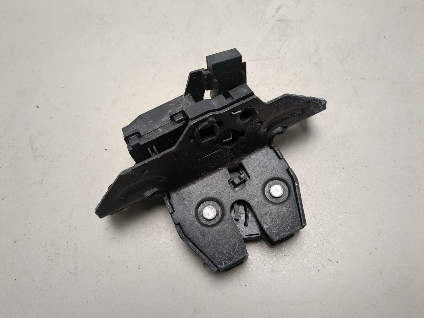 Замок багажника