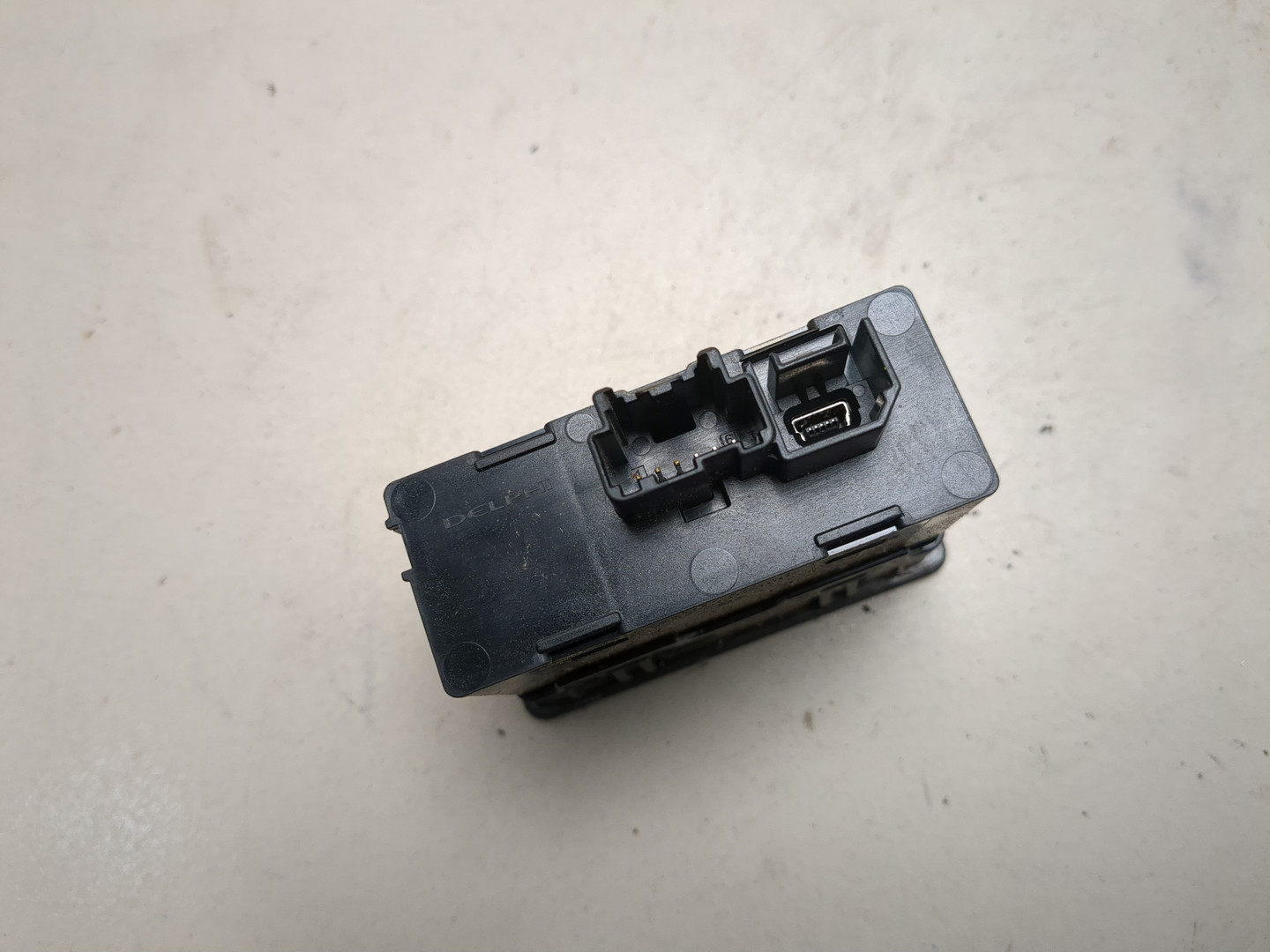 Гнездо AUX / USB IN