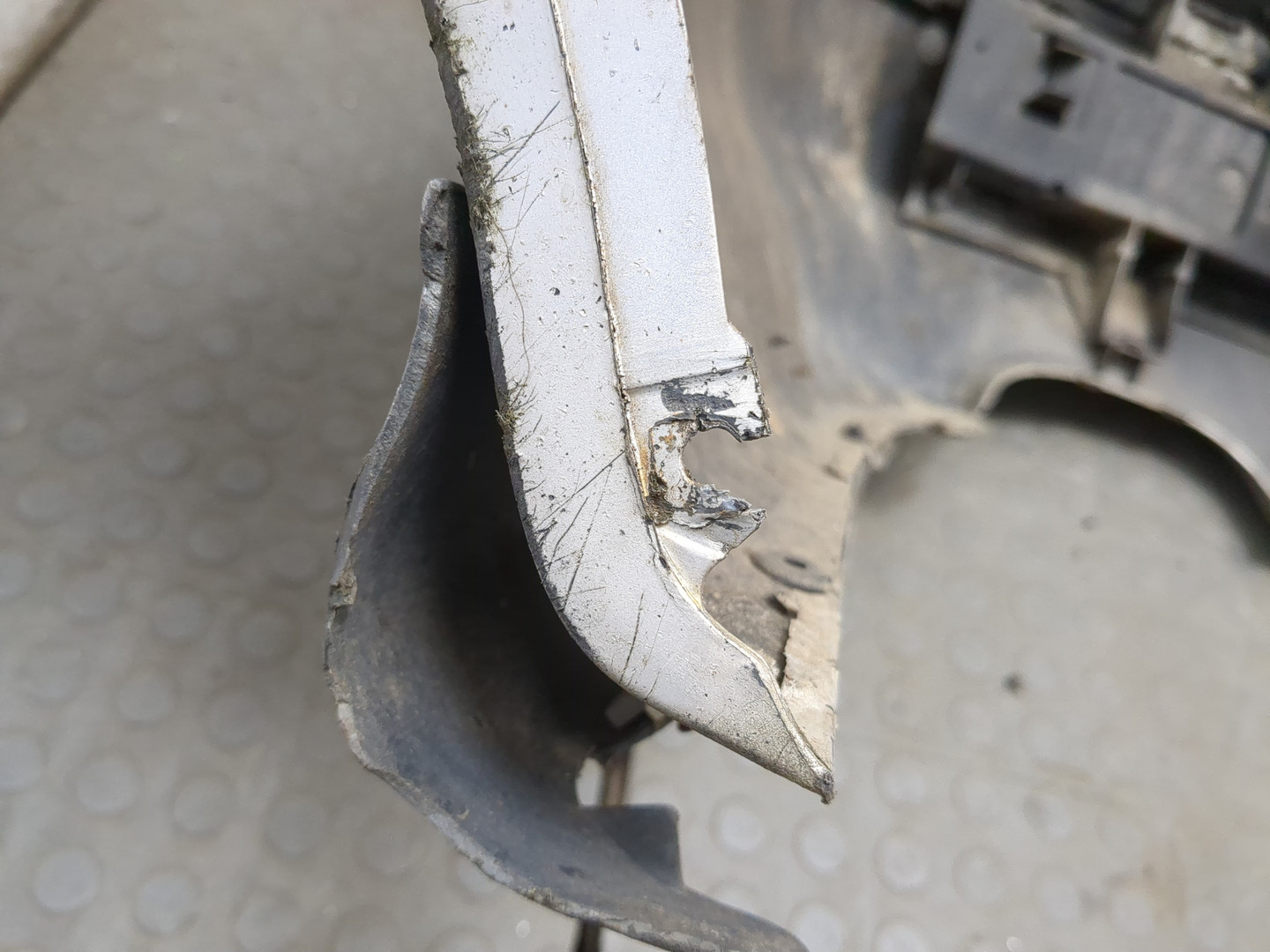 Бампер задний