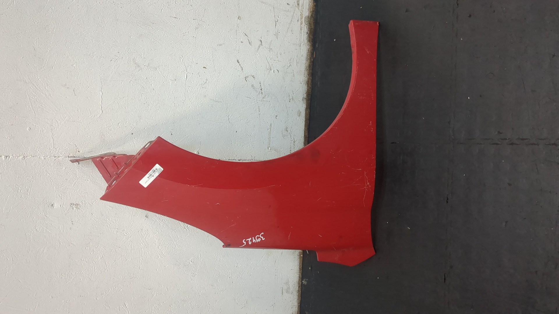 Крыло переднее правое