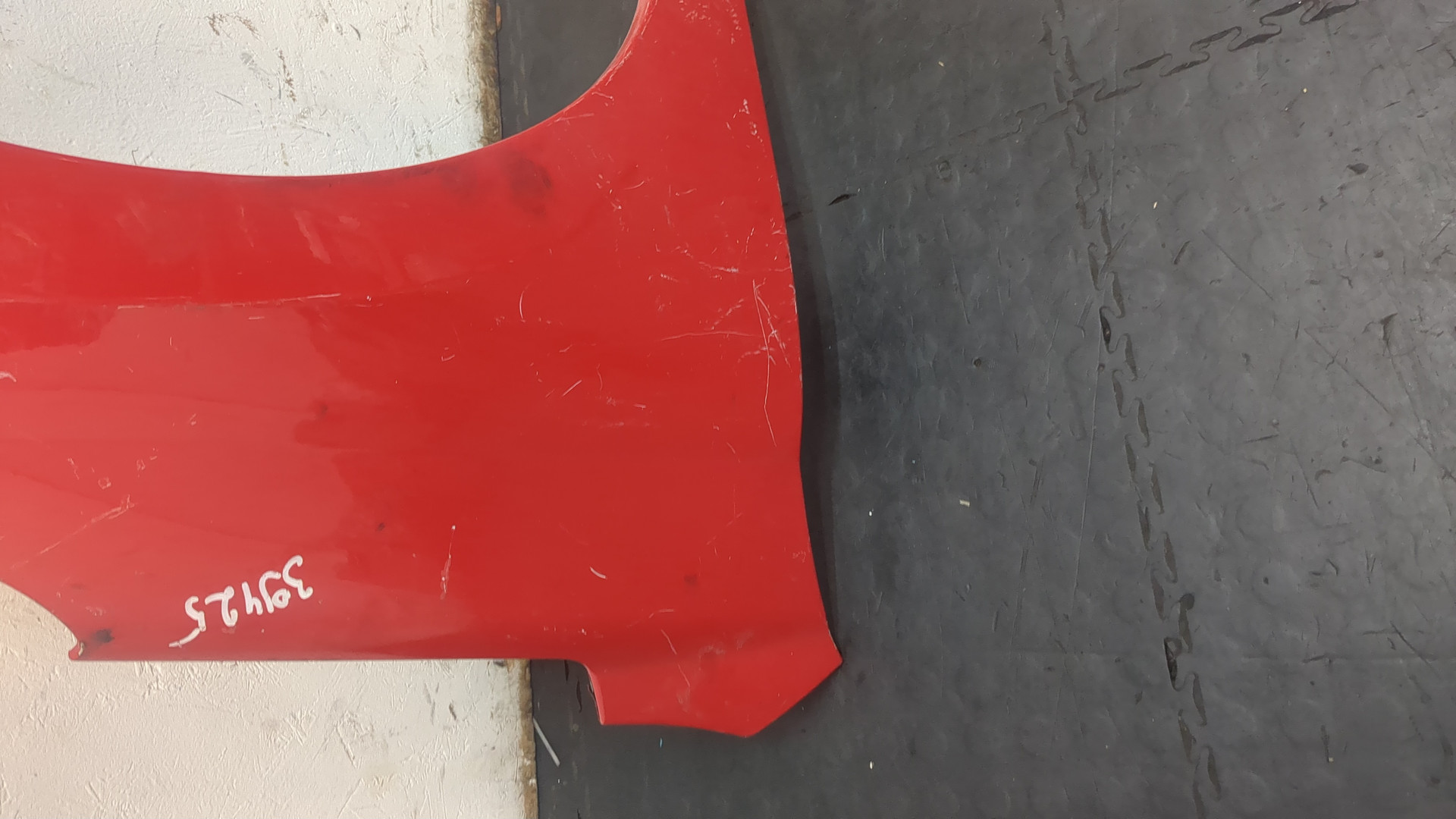 Крыло переднее правое