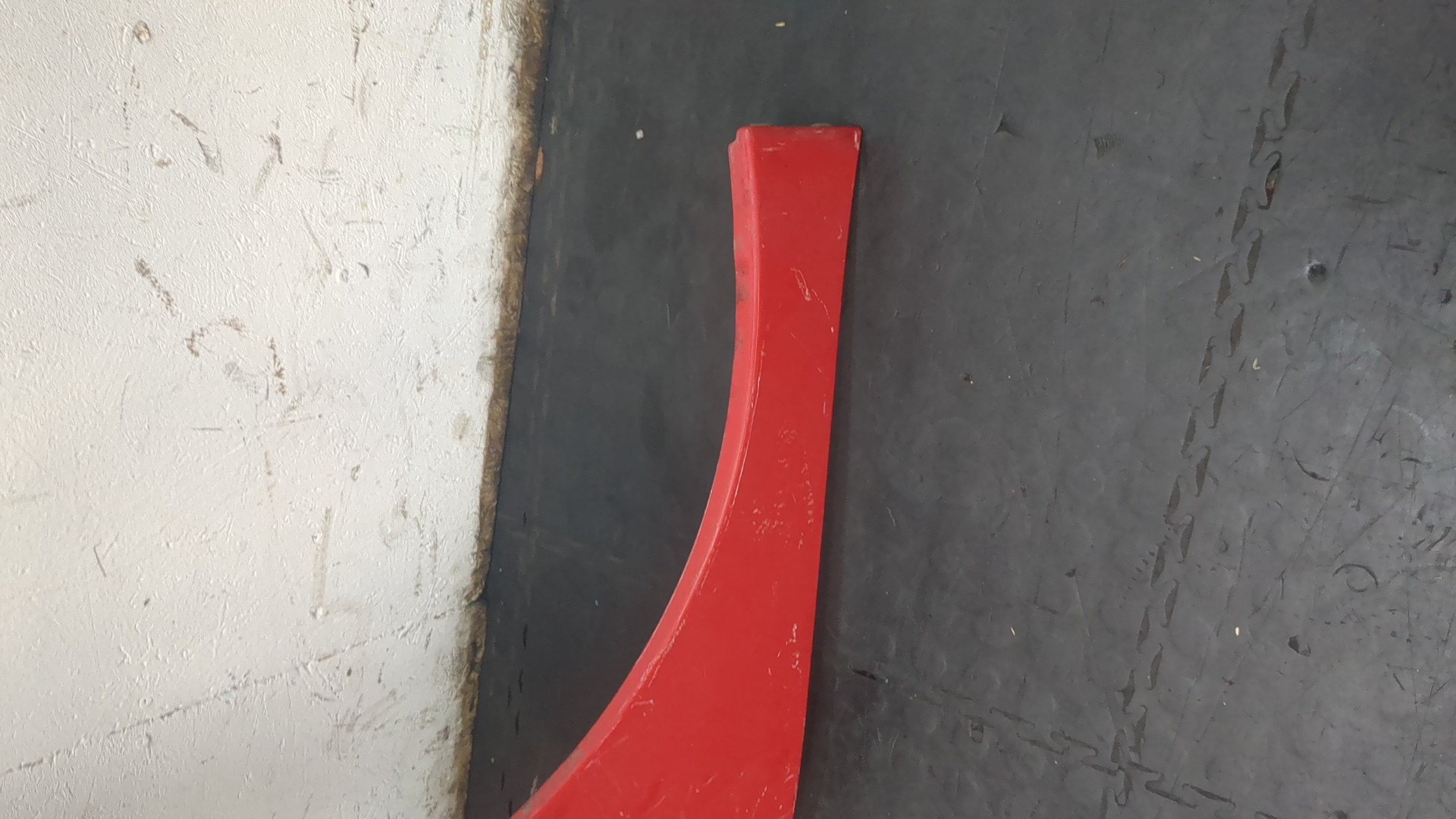 Крыло переднее правое