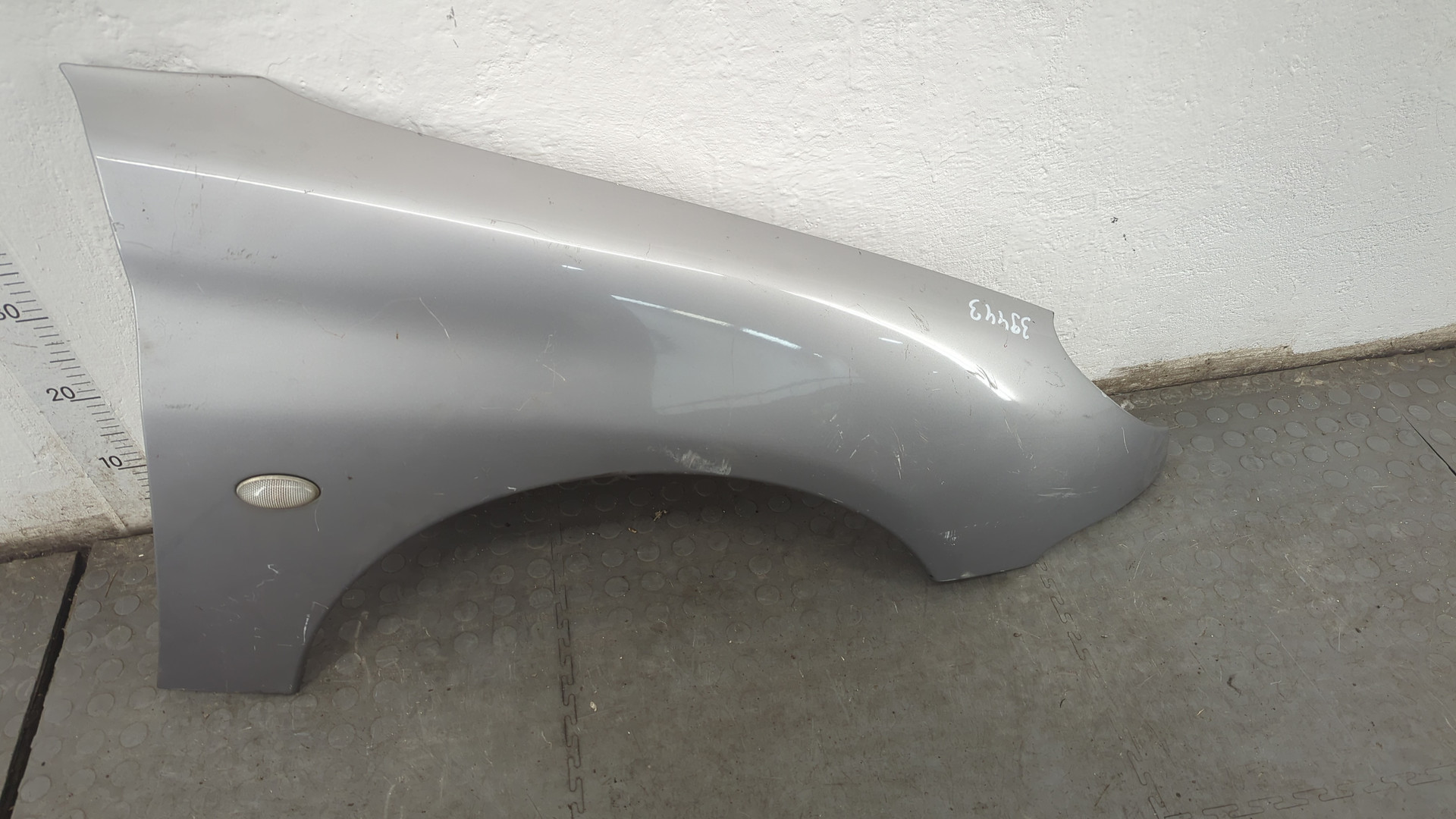 Крыло переднее правое