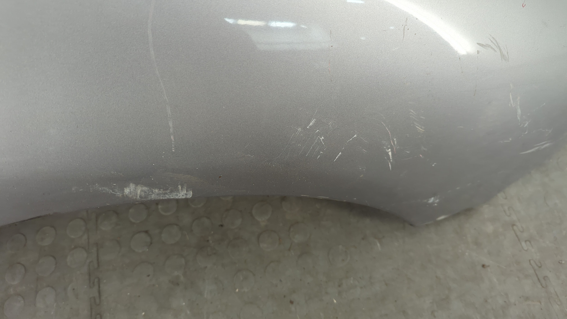 Крыло переднее правое