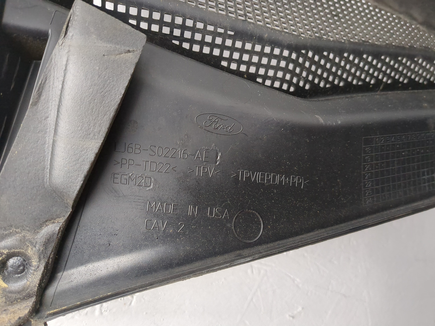 Решетка стеклоочистителей (Жабо)