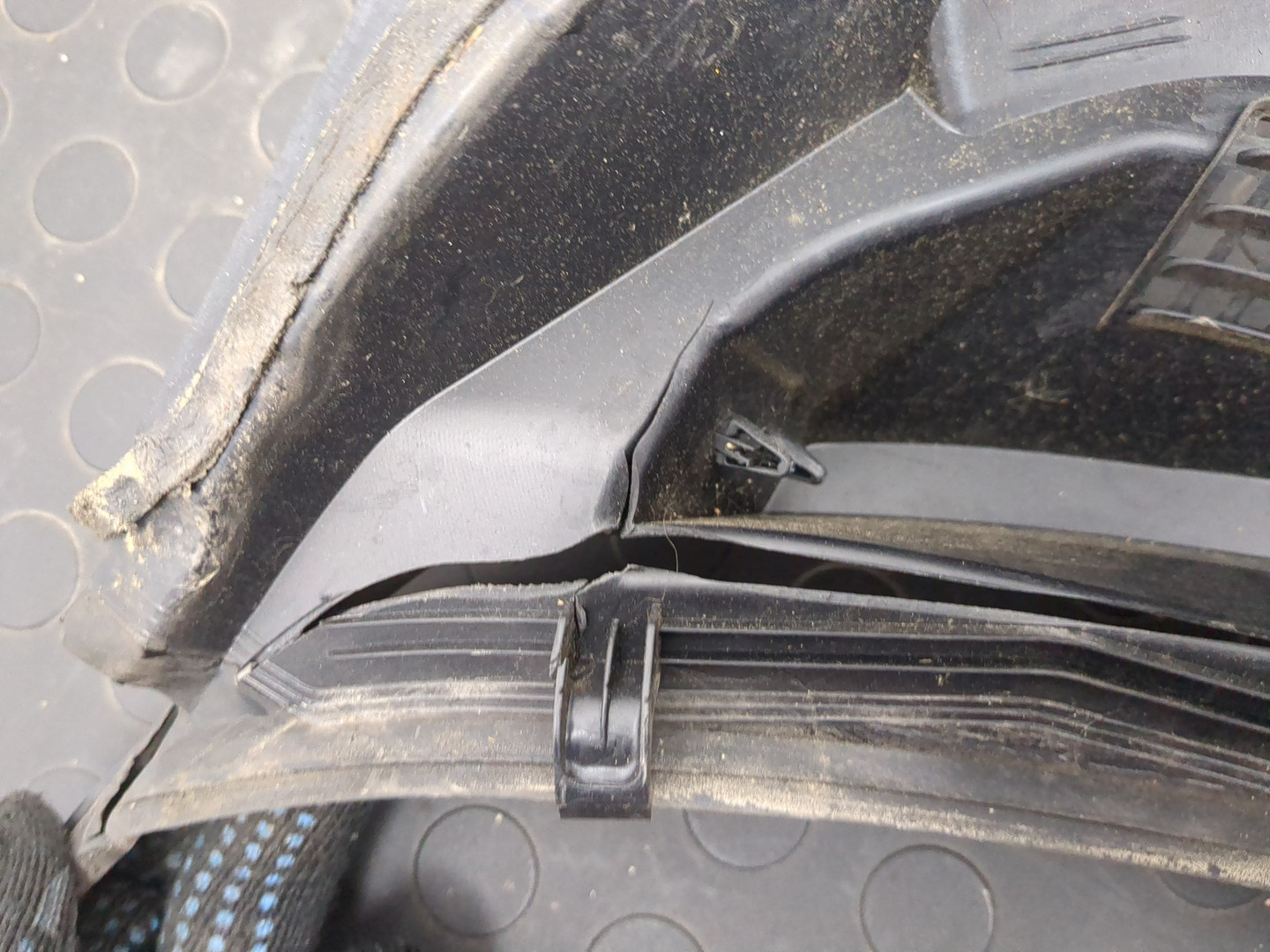 Решетка стеклоочистителей (Жабо)