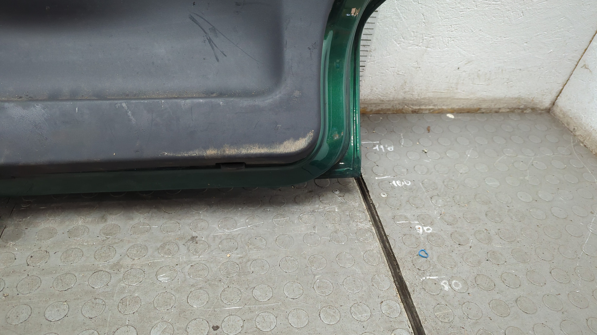 Дверь багажника