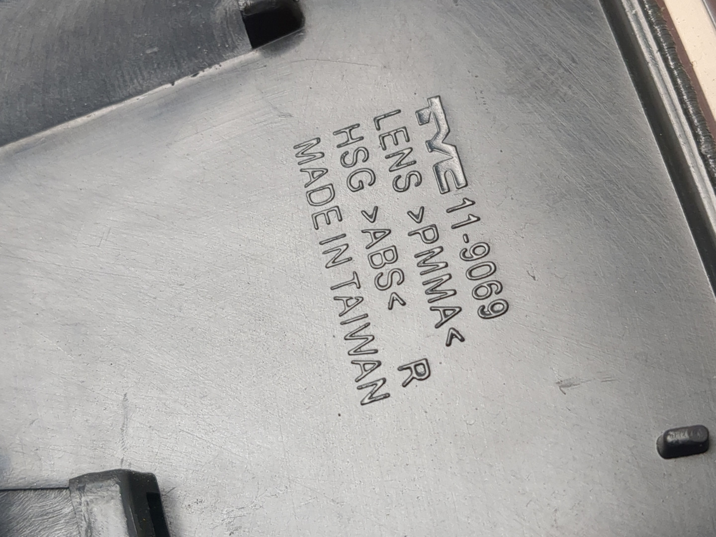 Фонарь задний правый