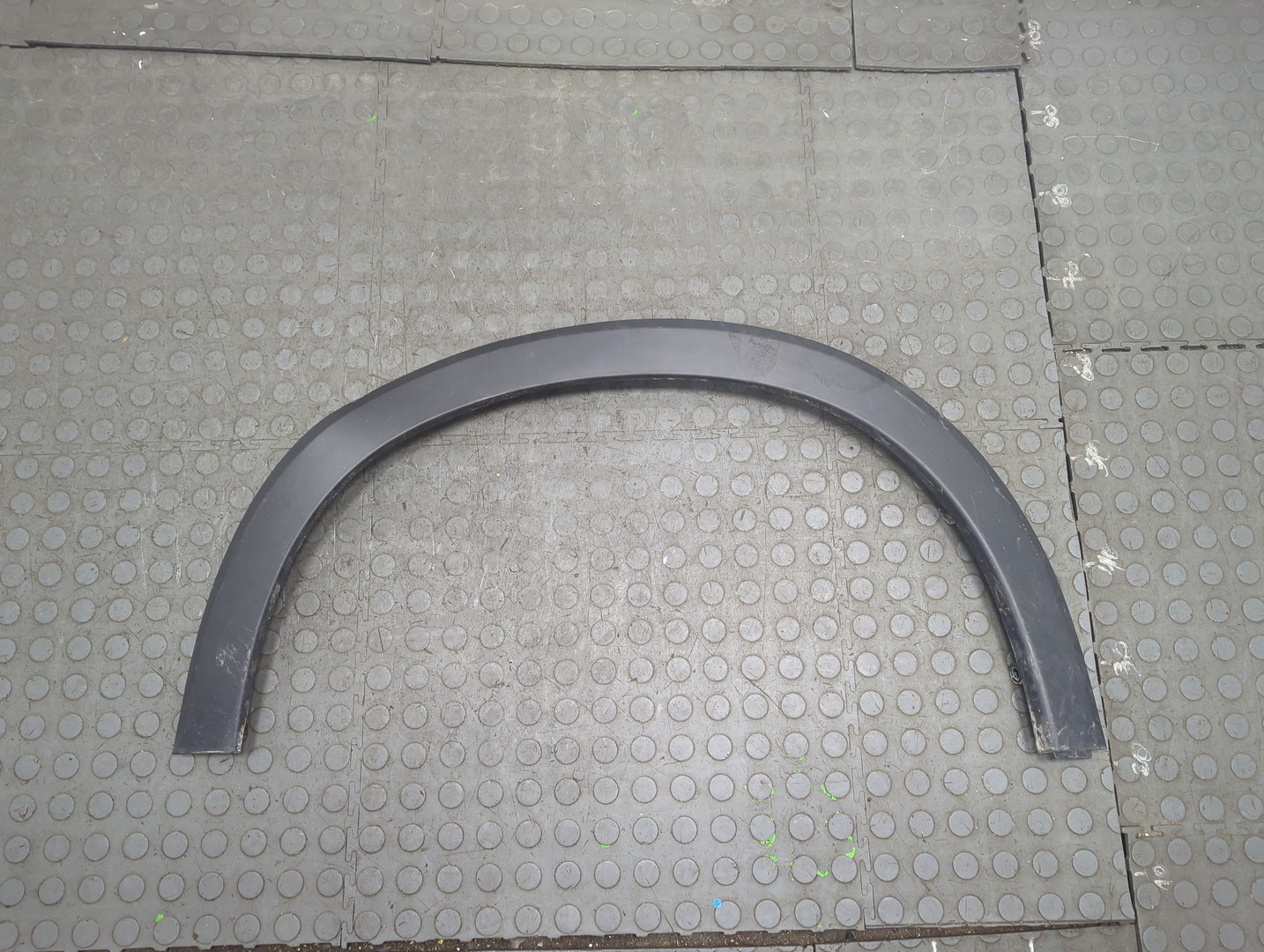 Накладка переднего крыла левого