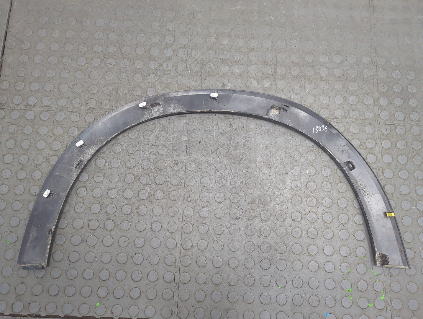 Накладка переднего крыла левого