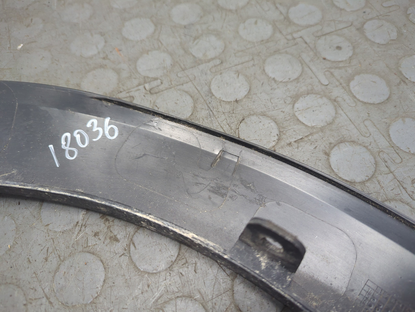 Накладка переднего крыла левого