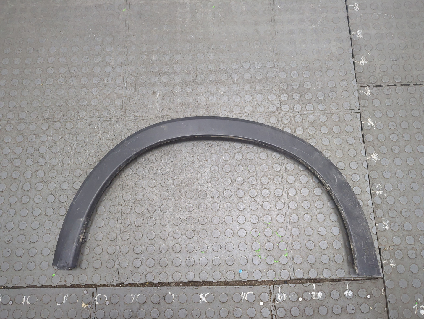 Накладка переднего крыла правого