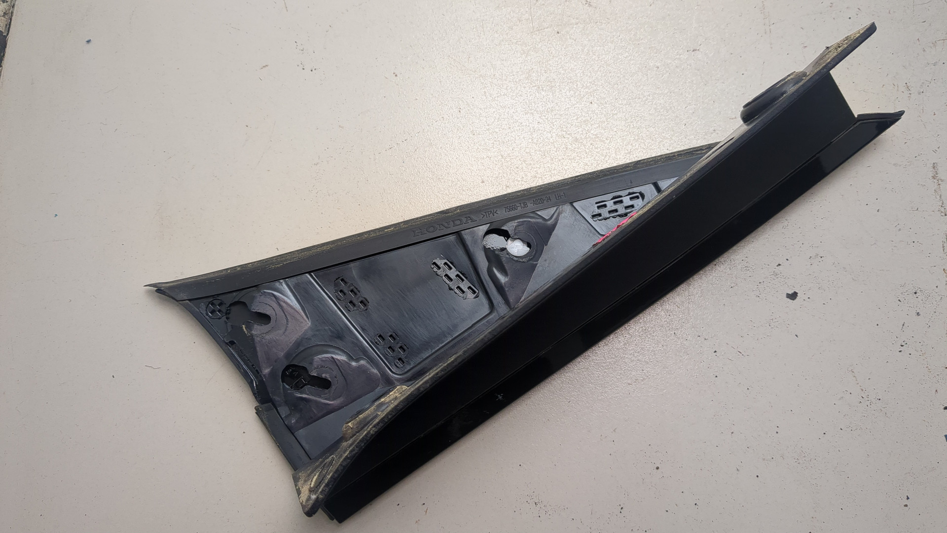 Накладка заднего крыла левого