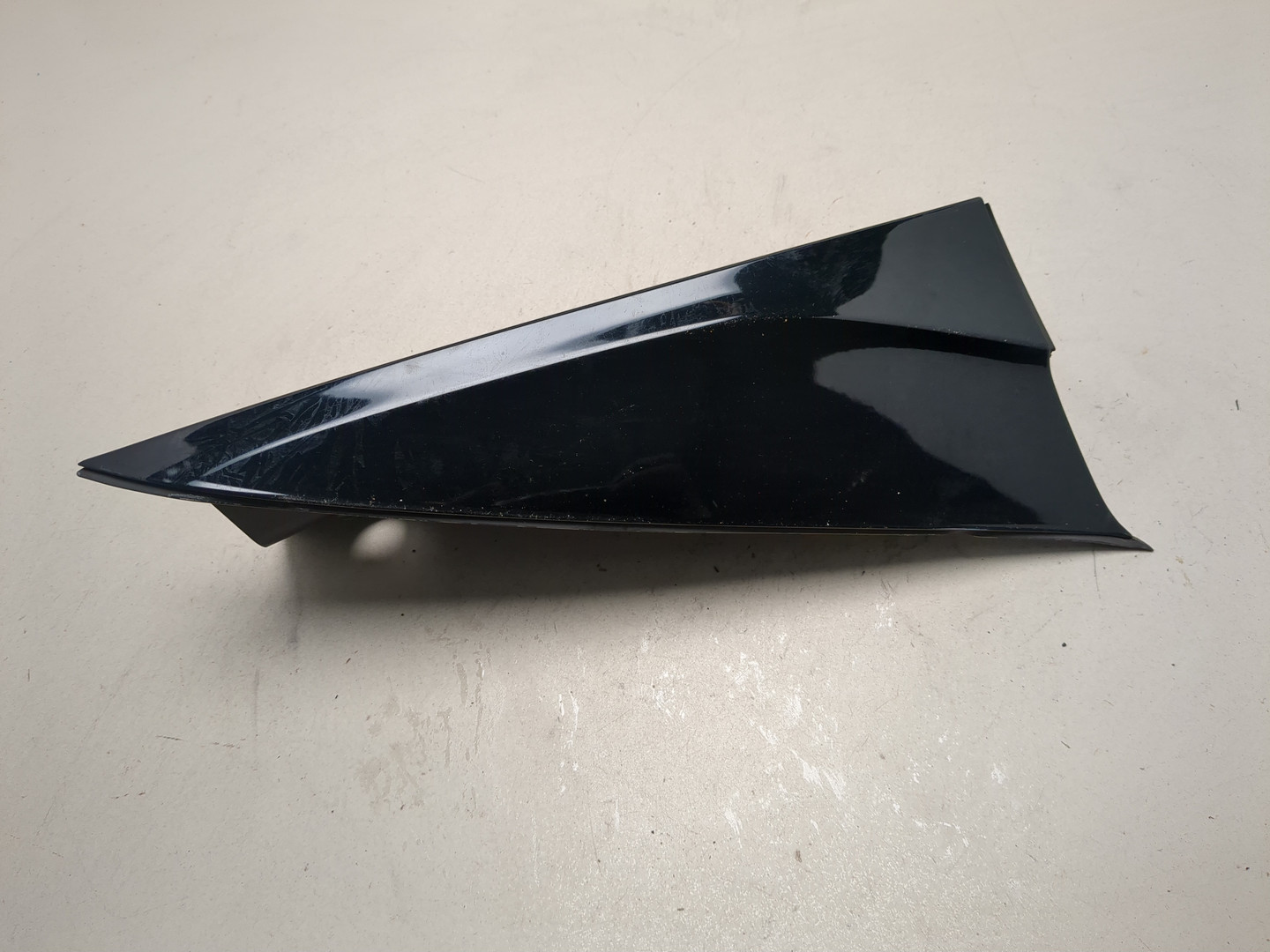 Молдинг заднего крыла правого