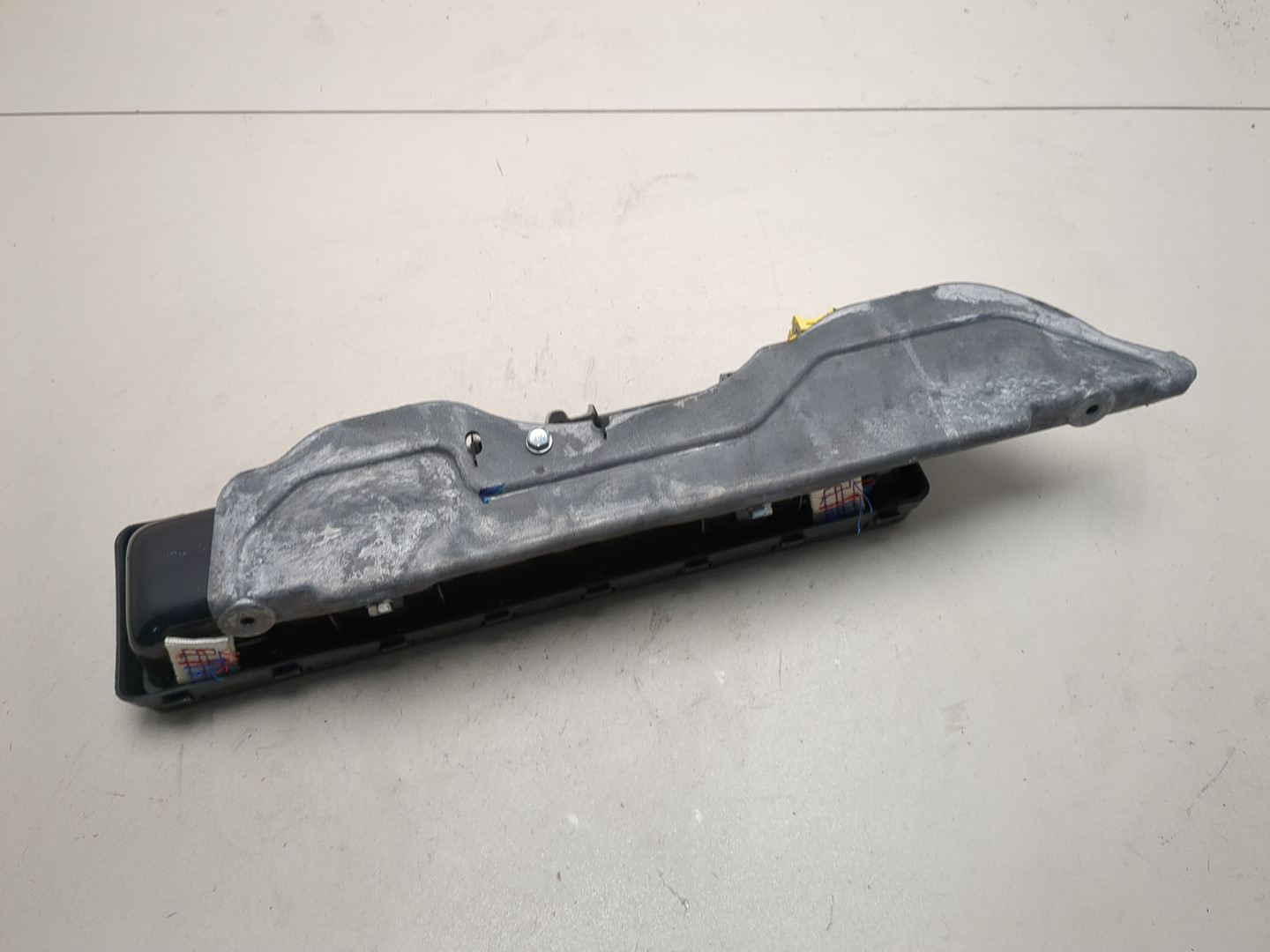 Подушка безопасности нижняя (для колен)