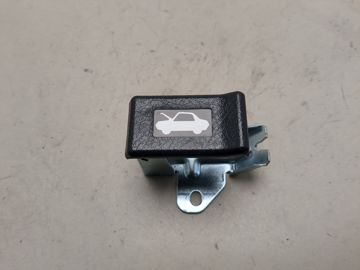 Ручка открывания капота