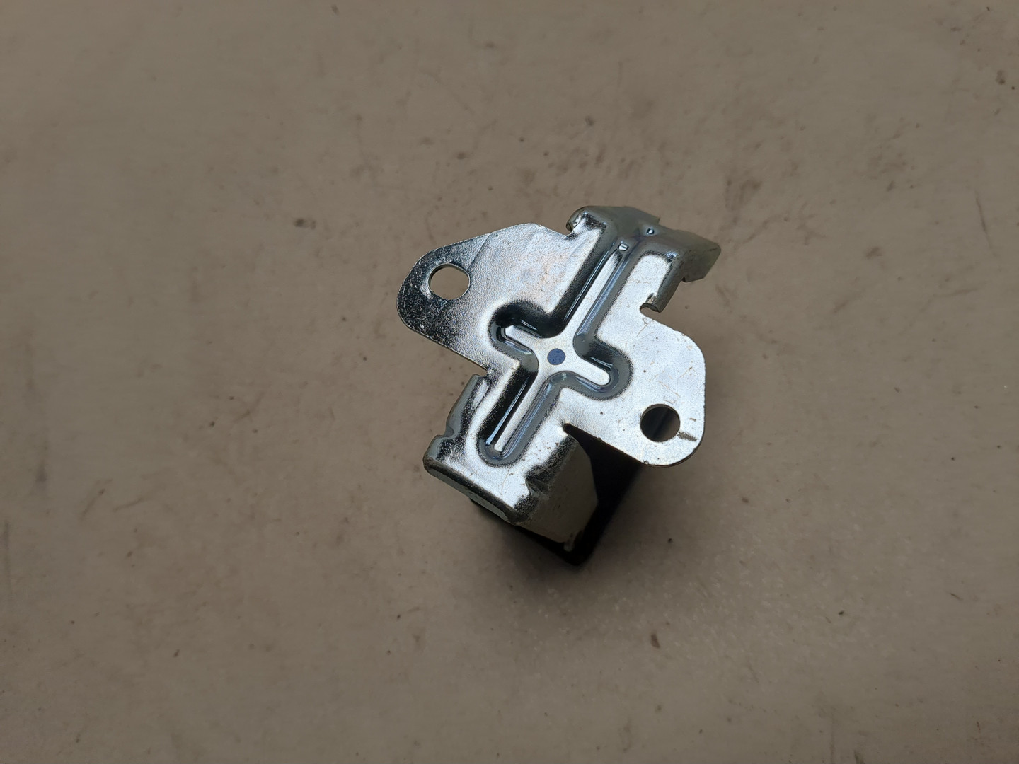 Ручка открывания капота