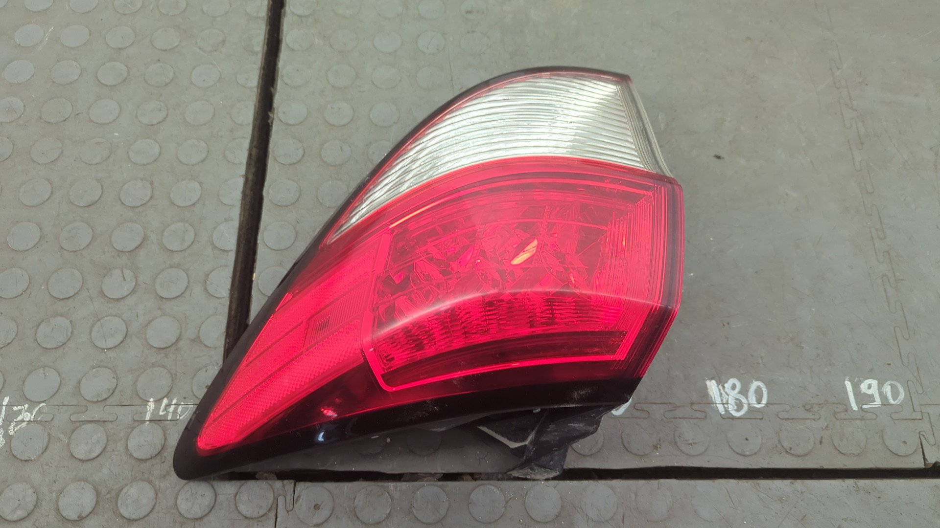 Фонарь задний правый