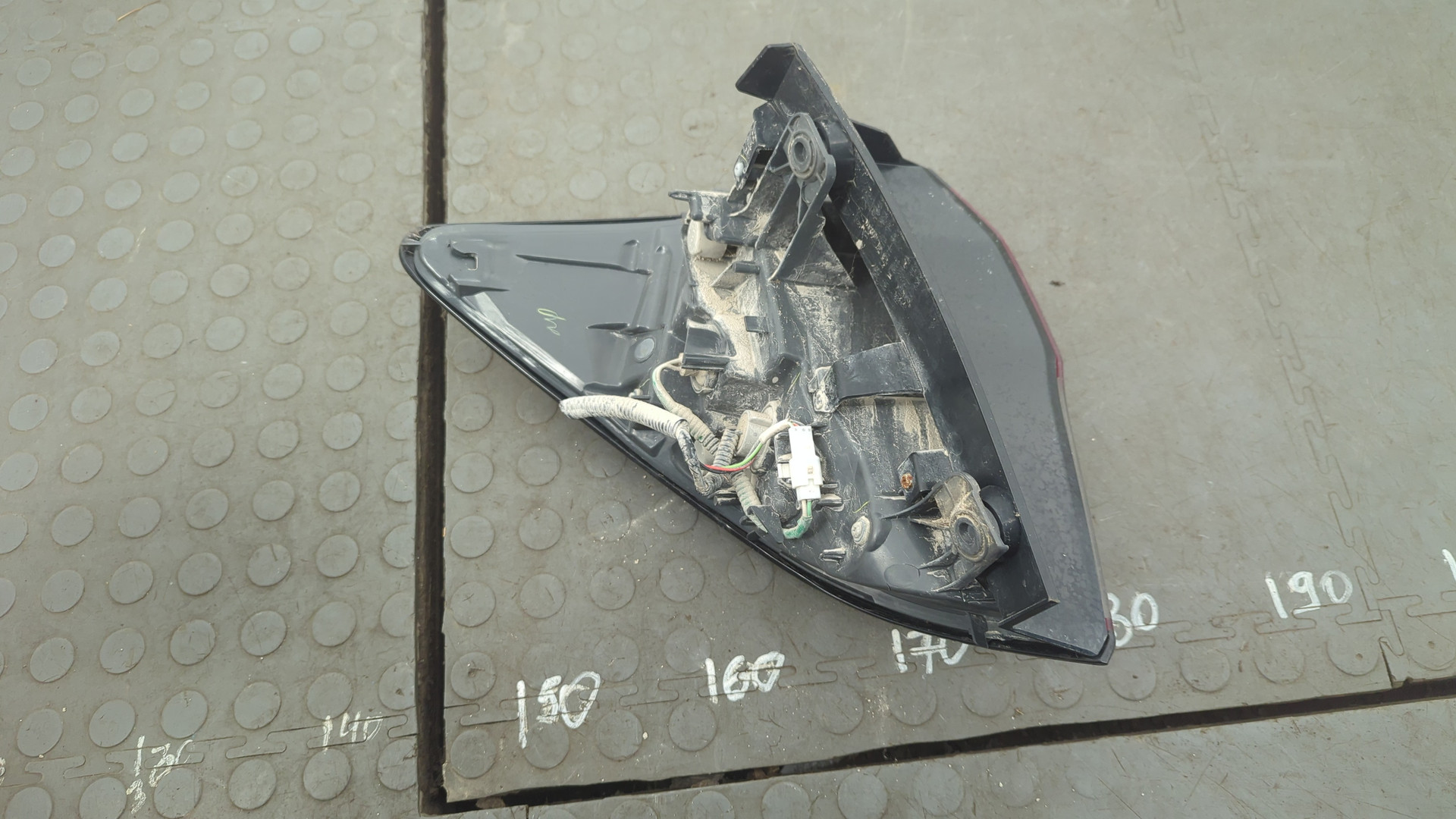 Фонарь задний правый