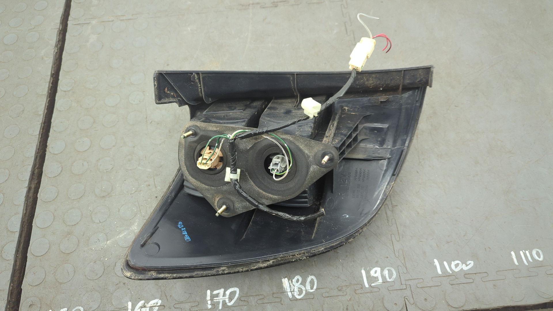 Фонарь задний правый