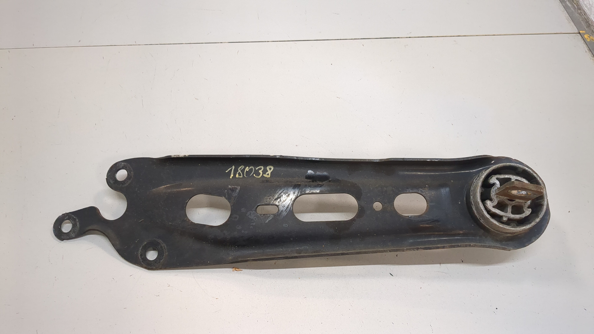 Рычаг задний правый