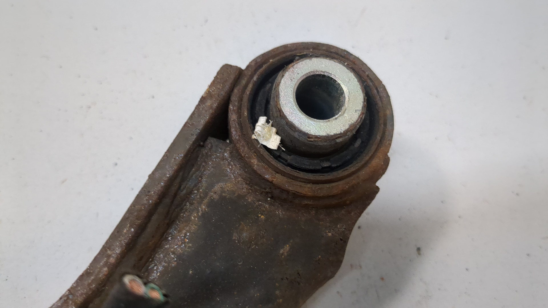 Рычаг задний правый