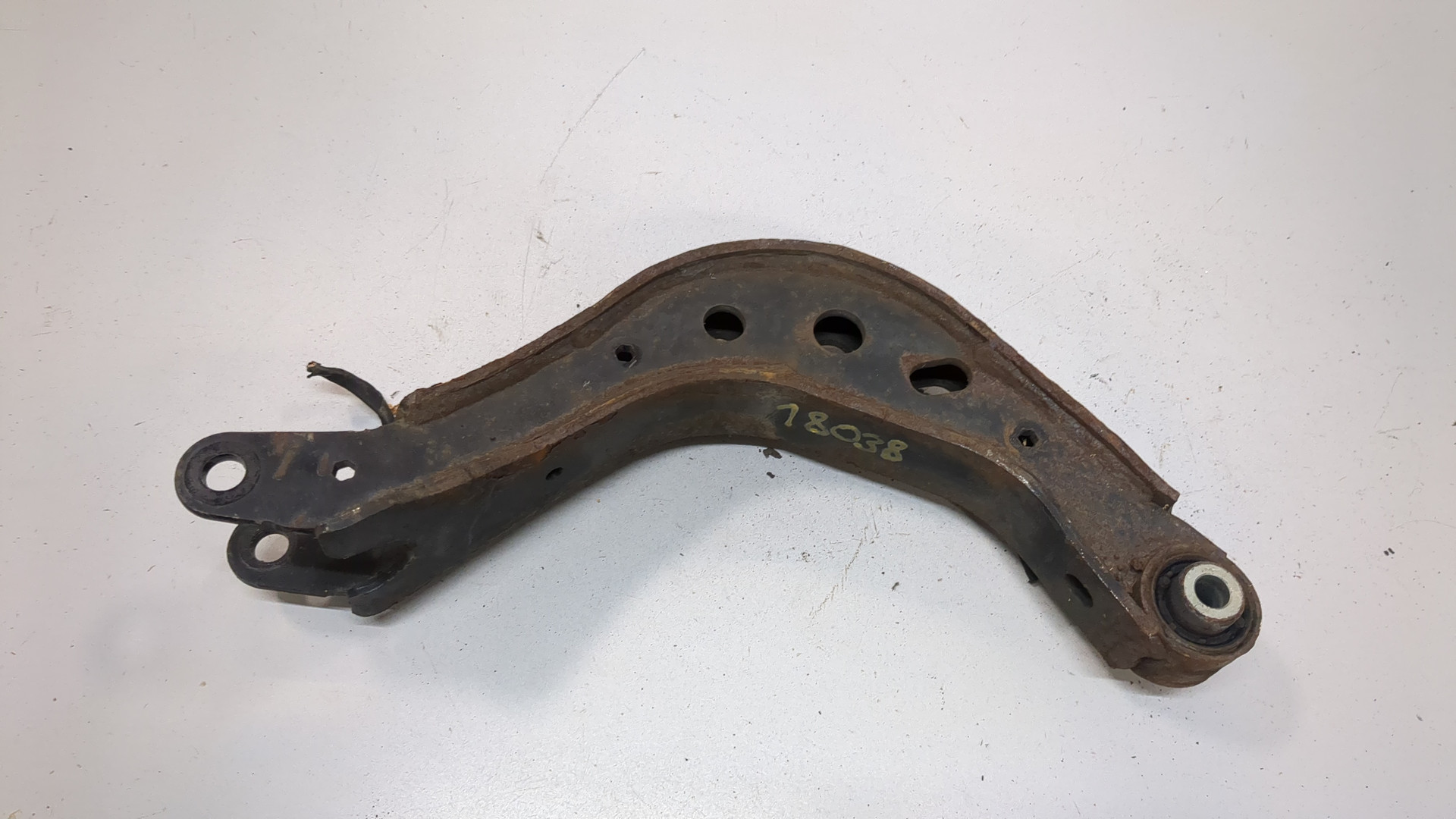 Рычаг задний правый