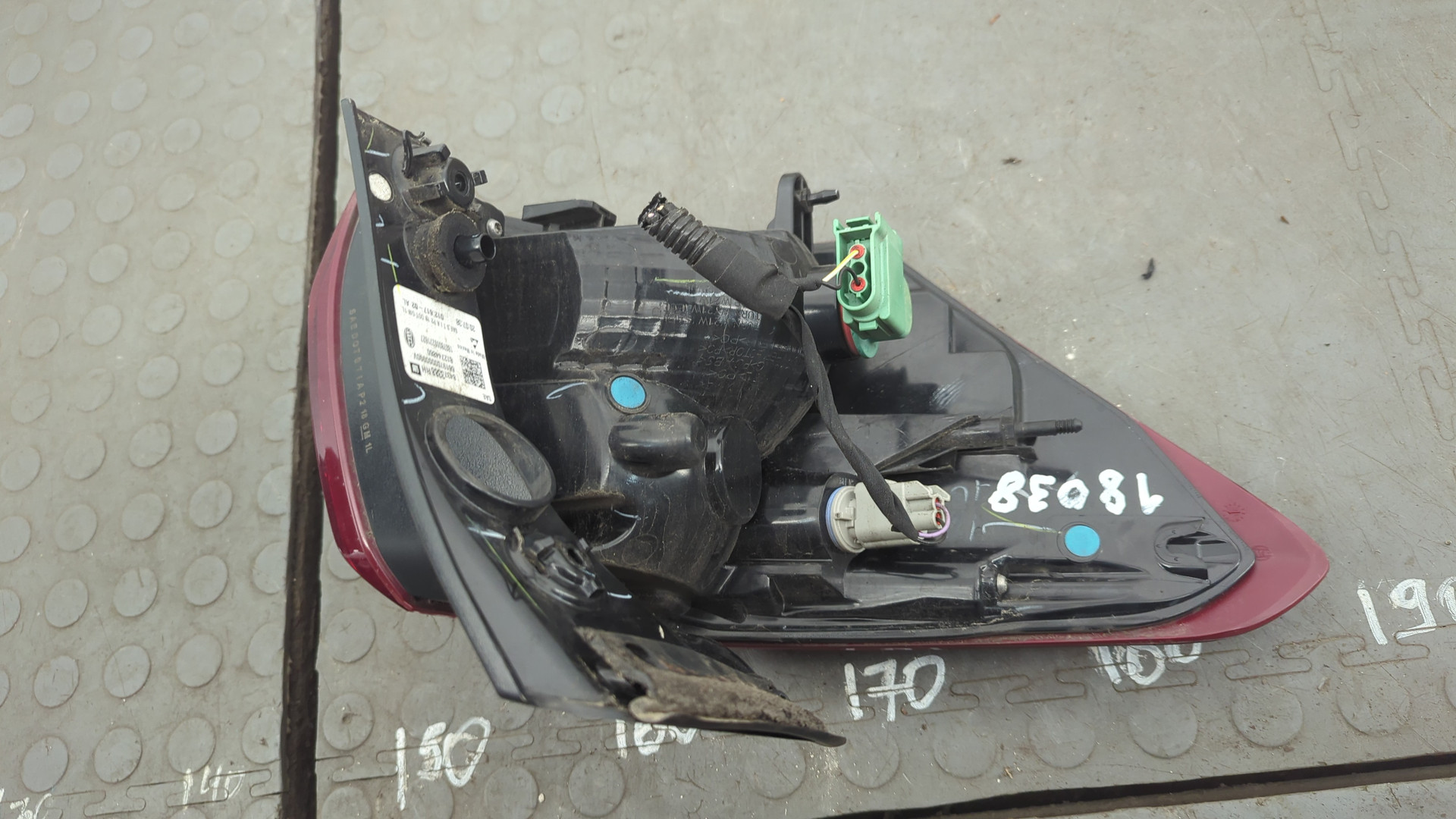 Фонарь задний правый