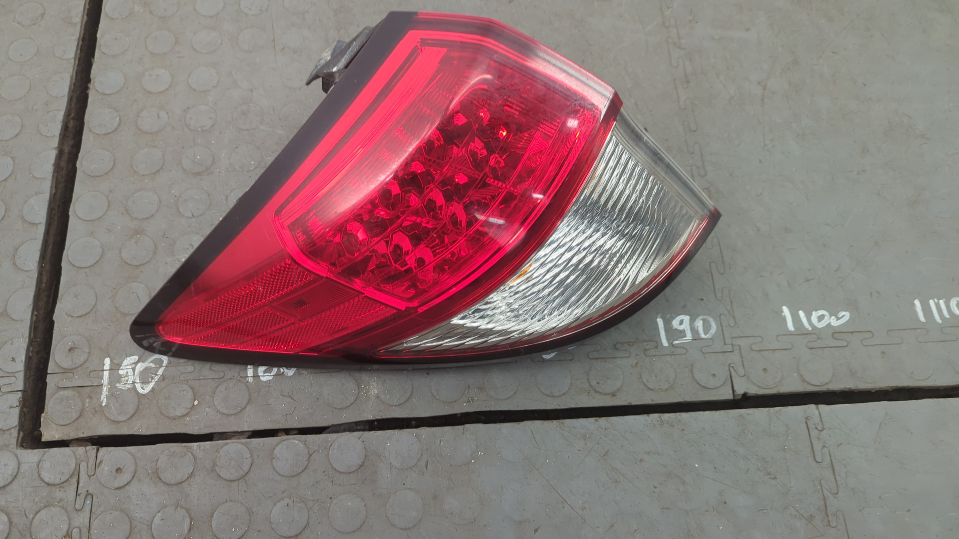 Фонарь задний левый