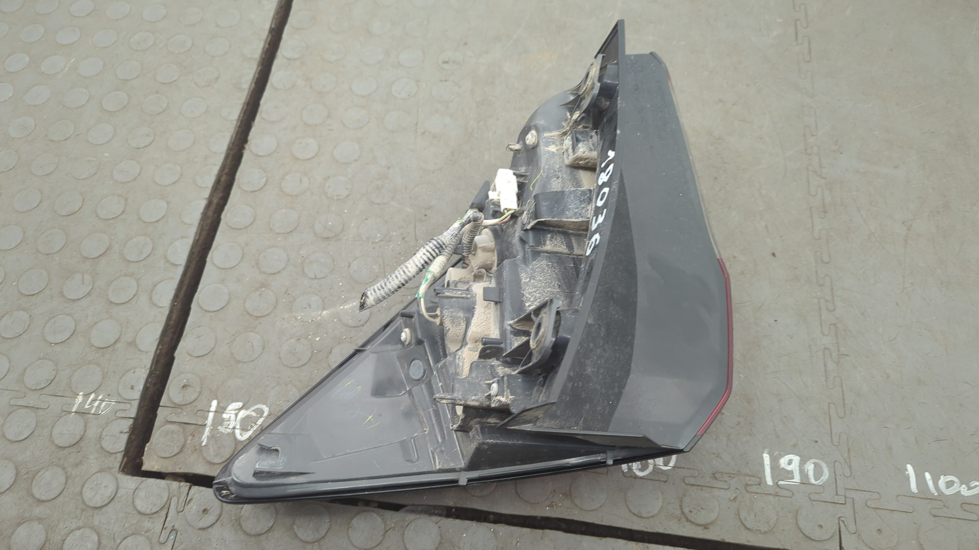 Фонарь задний левый