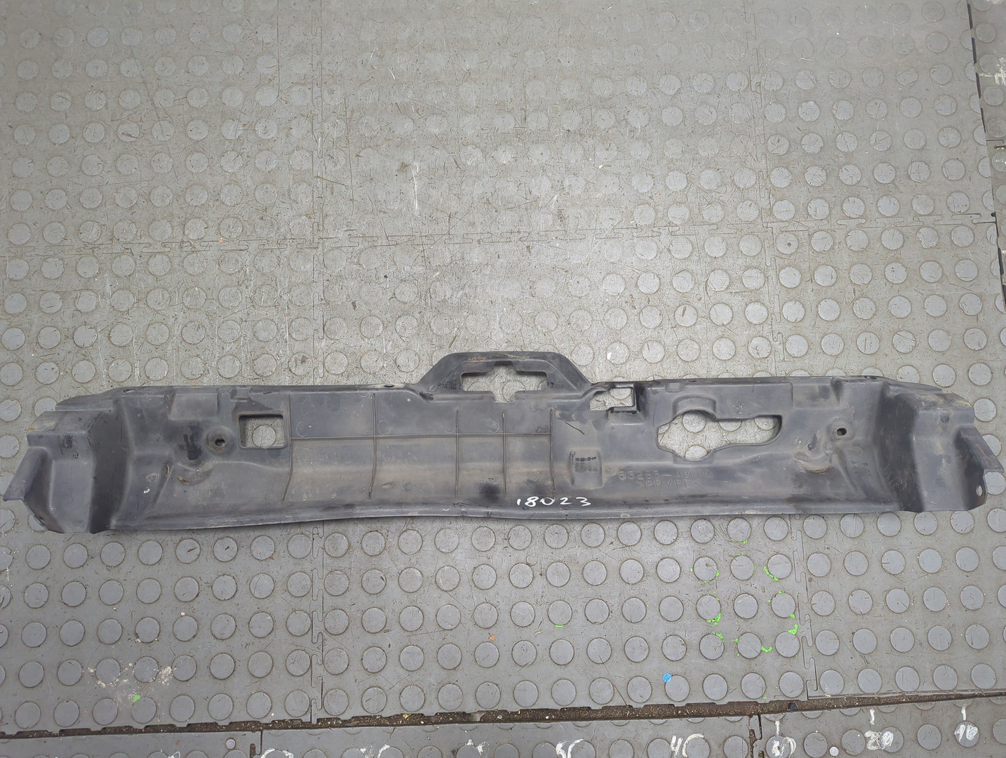 Кожух замка капота