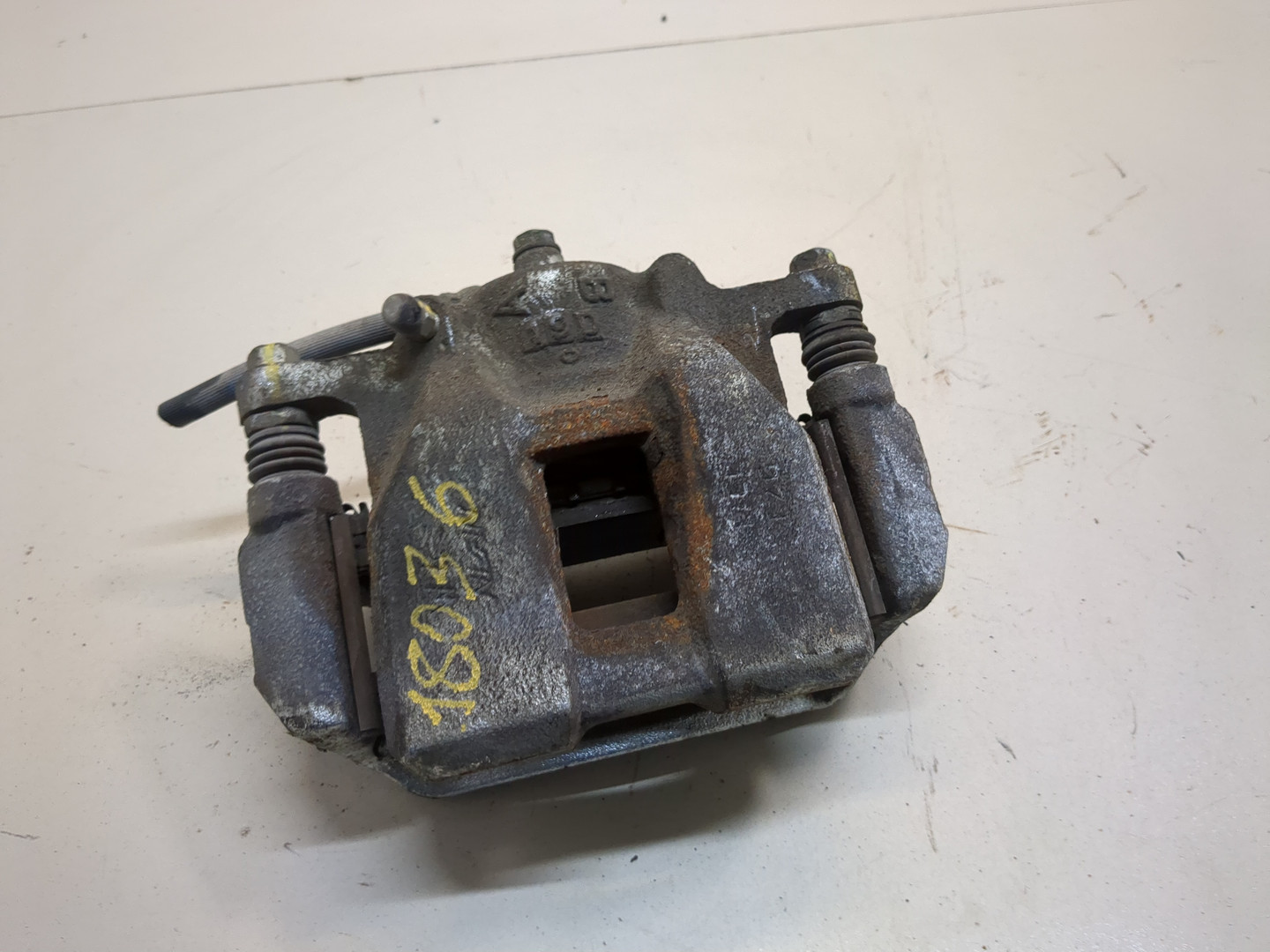 Суппорт передний правый