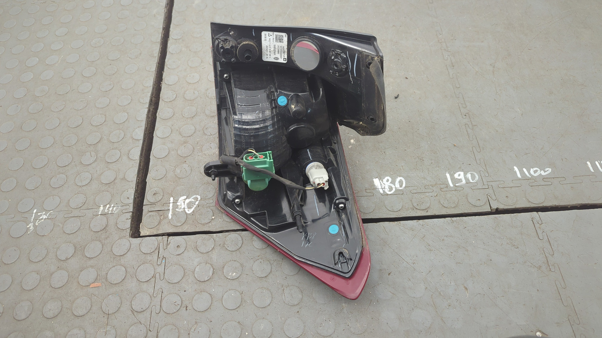 Фонарь задний левый