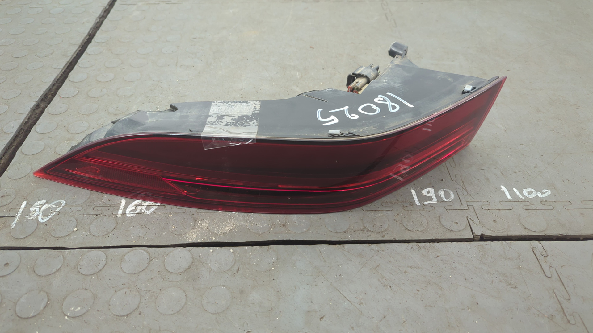 Фонарь задний левый