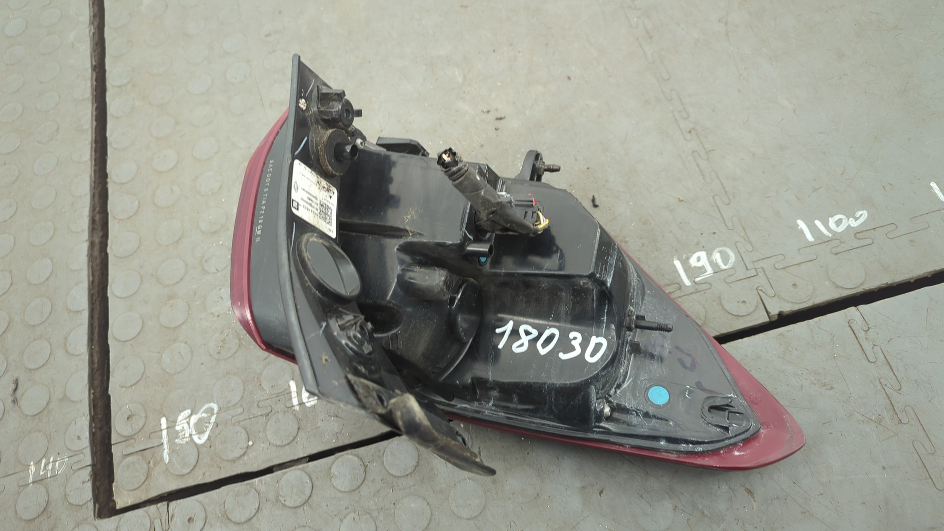 Фонарь задний правый